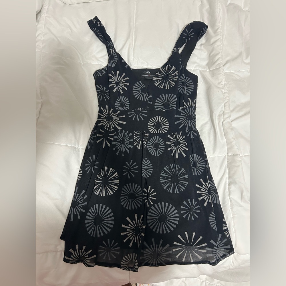 New York & Company Black and White Patterned Tank Top